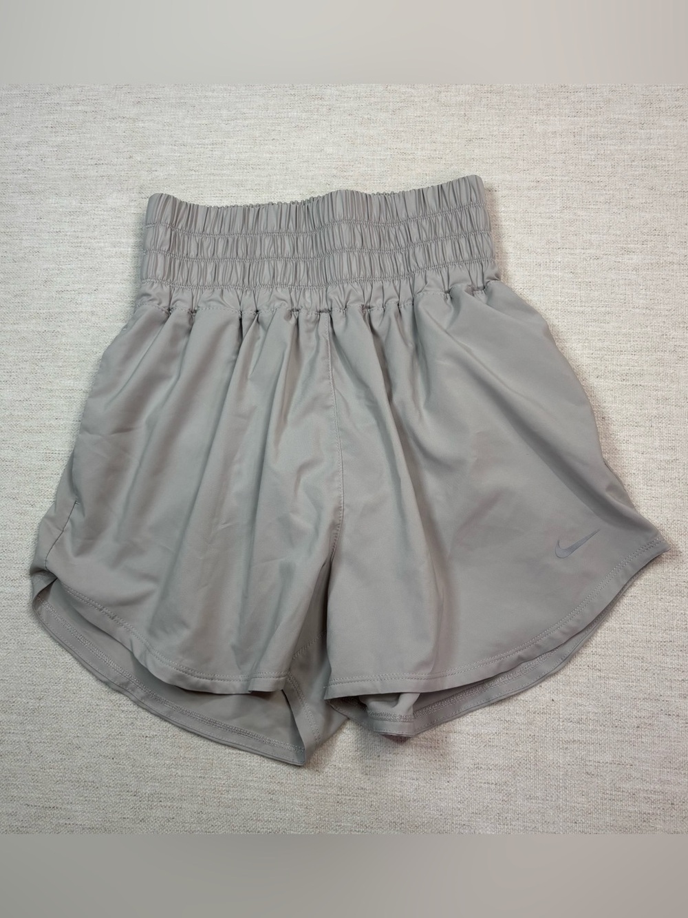 Nike Women's size S Light Gray Athletic Shorts high waisted
